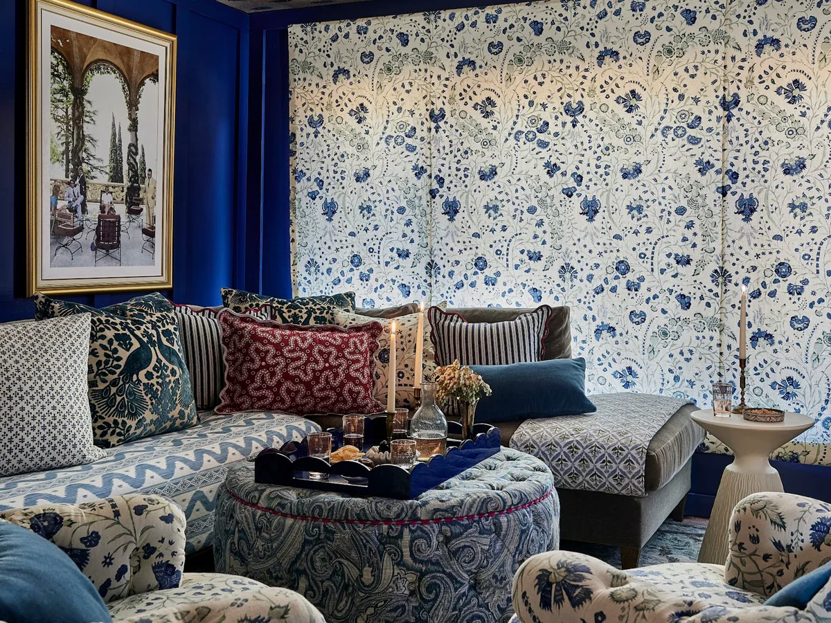 Elegant patterned room demonstrating precise painting